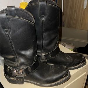 Dingo boots size 10. Metal toes and heels
